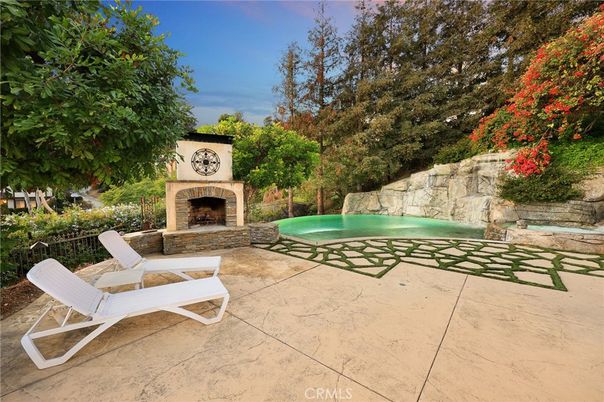 Exterior, Fireplace, Pool