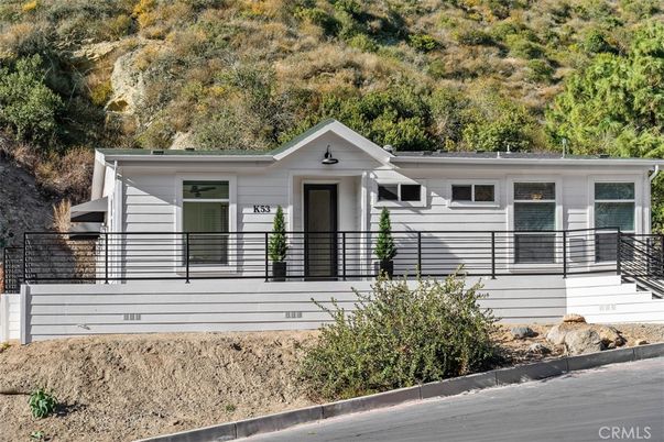 Exterior, Facade, Ranch