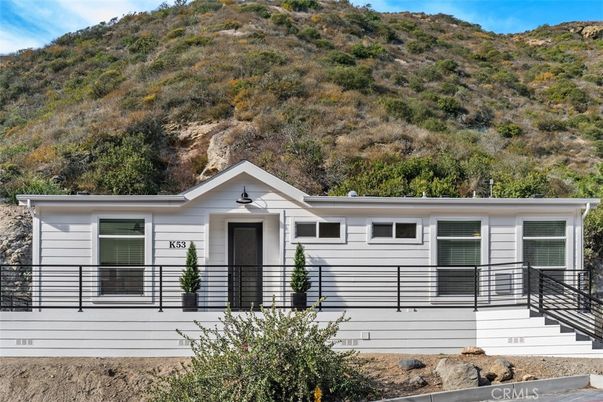 Exterior, Facade, Ranch