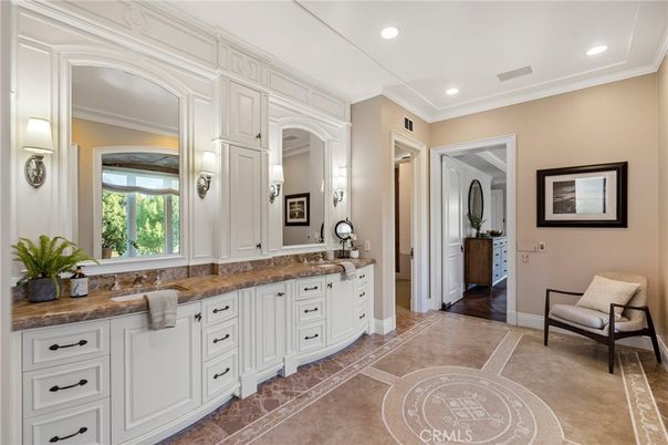 Bathroom, Dual Sink Vanities, Interior, Recessed Lighting