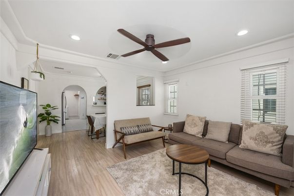 Interior, Living room, Pendant Lights, Recessed Lighting, Wood Texture Flooring