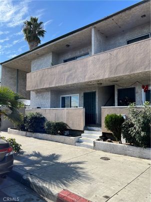 Exterior, Facade, Modern