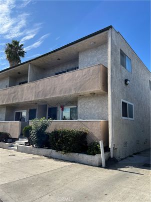 Exterior, Facade, Modern