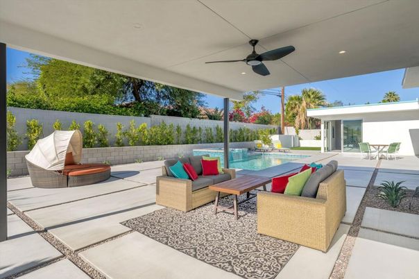 Exterior, Pool, Recessed Lighting