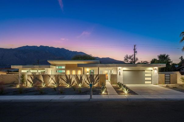 Exterior, Facade, Modern