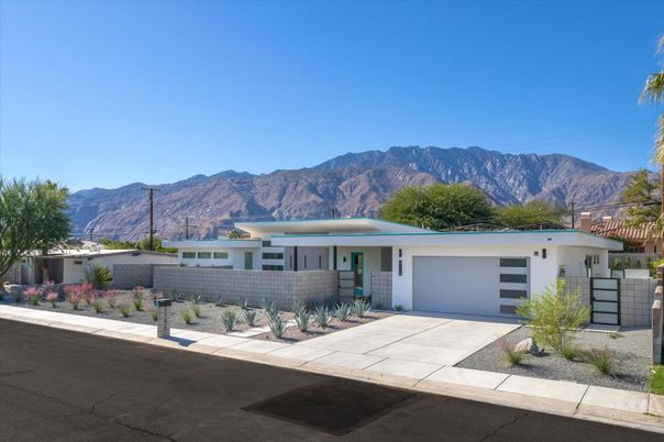 Attached, Exterior, Facade, Ranch