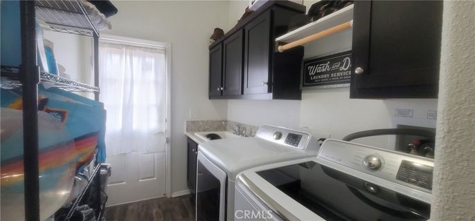 Interior, Washer, Wood Texture Flooring
