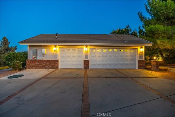 Detached Garage, Exterior