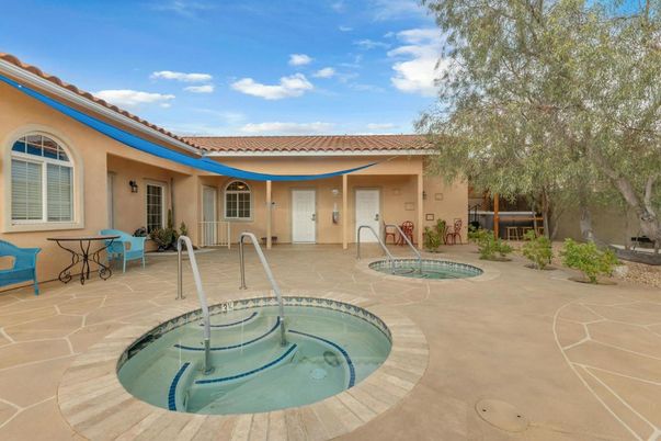 Exterior, Pool