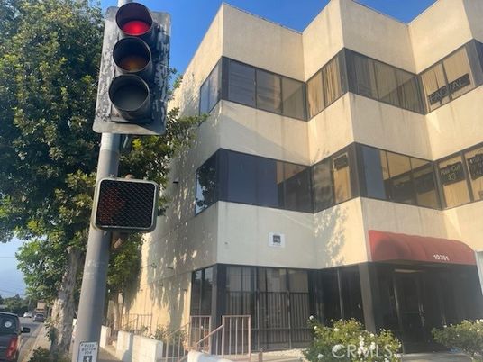 Exterior, Facade, Modern