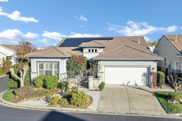 Attached, Exterior, Facade, Solar Panels, Mediterranean