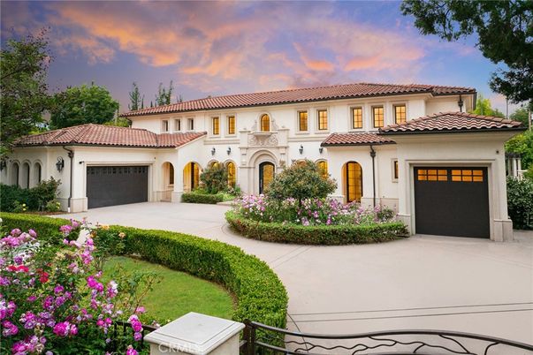 Attached, Exterior, Facade, Mediterranean