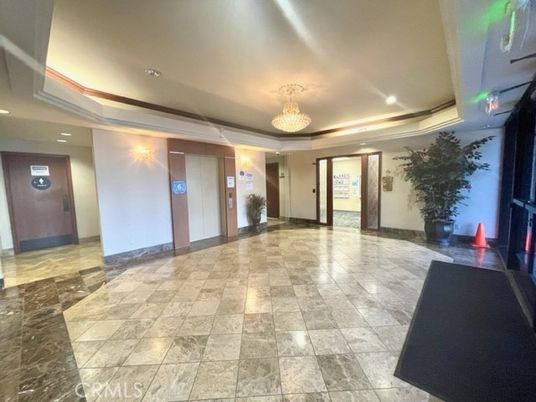 Chandelier, Elevator, Interior, Recessed Lighting