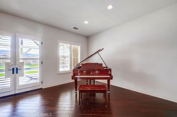 Interior, Piano, Recessed Lighting, Wood Texture Flooring