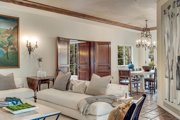 Chandelier, Dining room, Interior, Living room