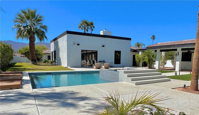 Exterior, Pool