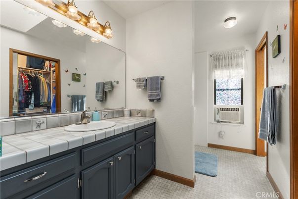 Bathroom, Interior, Tile Countertops