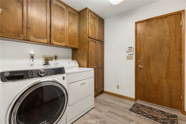 Interior, Washer, Wood Texture Flooring