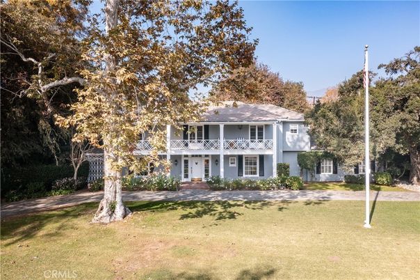 Backyard, Exterior, Facade, Split Level