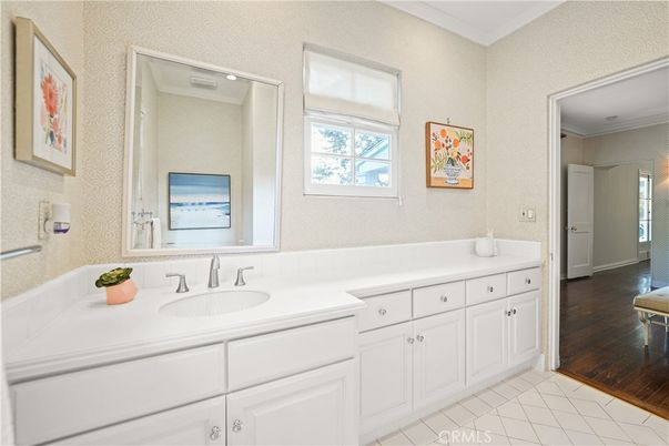 Bathroom, Dual Sink Vanities, Interior, Wood Texture Flooring