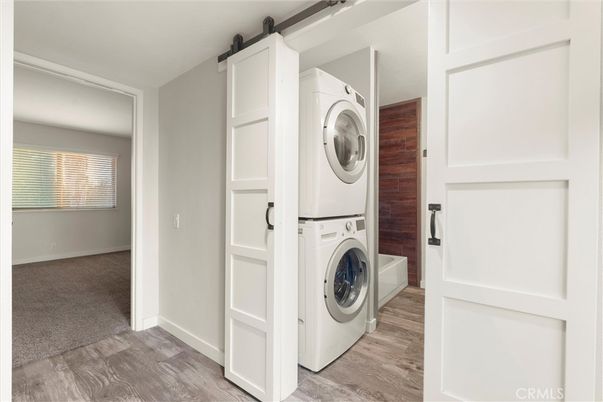 Interior, Utility Closets, Washer, Wood Texture Flooring