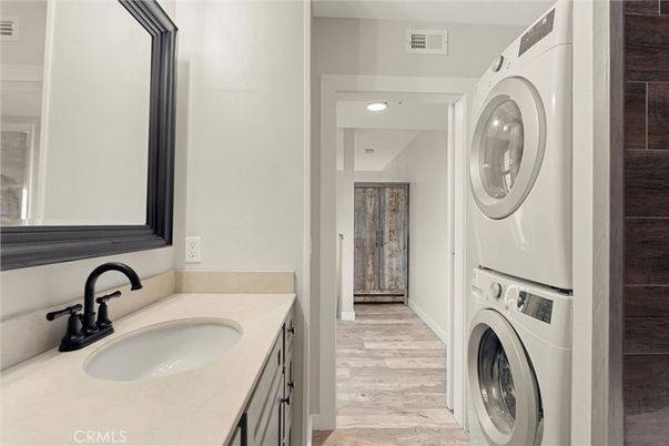 Interior, Recessed Lighting, Utility Closets, Washer, Wood Texture Flooring