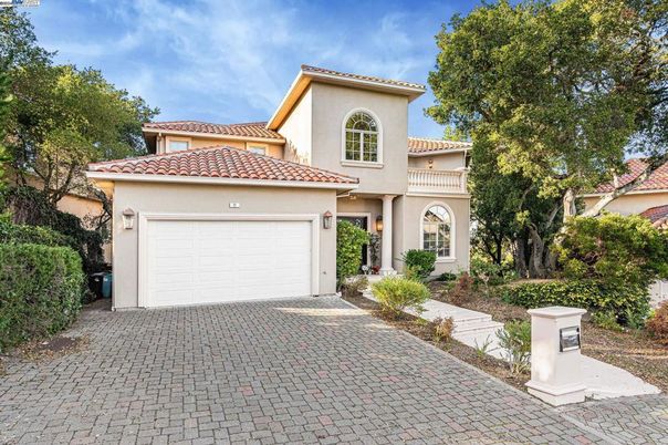 Attached, Exterior, Facade, Mediterranean