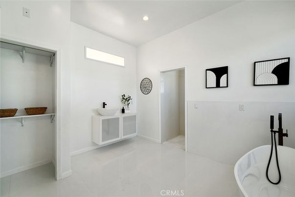 Bathroom, Free Standing Baths, Interior, Recessed Lighting