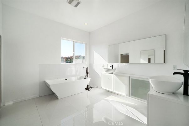 Bathroom, Dual Sink Vanities, Free Standing Baths, Interior, Recessed Lighting