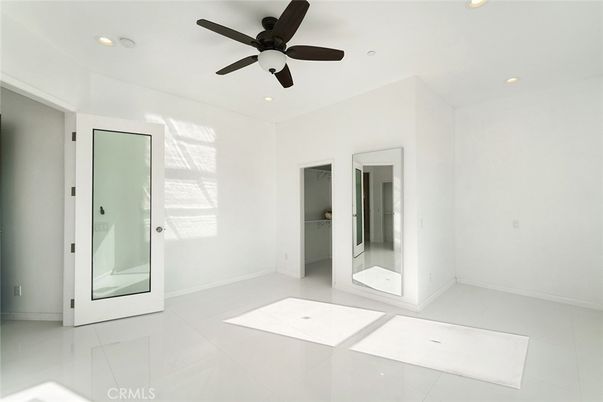 Bathroom, Empty room, Interior, Recessed Lighting