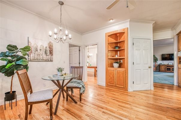 Chandelier, Dining room, Interior, Recessed Lighting, Wood Texture Flooring