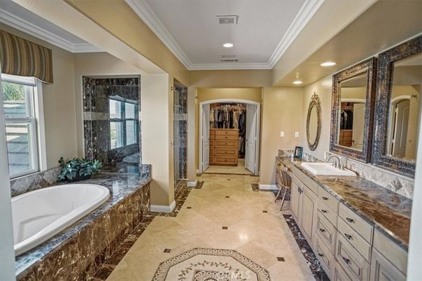Bathroom, Dual Sink Vanities, Interior, Recessed Lighting