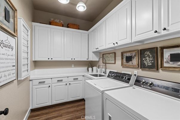 Interior, Washer, Wood Texture Flooring
