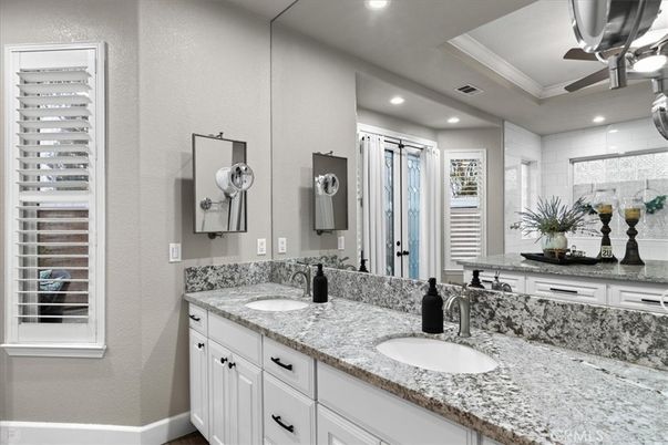 Bathroom, Dual Sink Vanities, Interior, Recessed Lighting