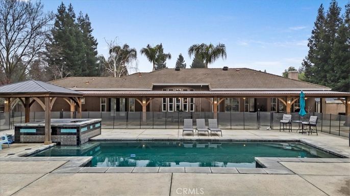 Exterior, Hot Tub, Pool