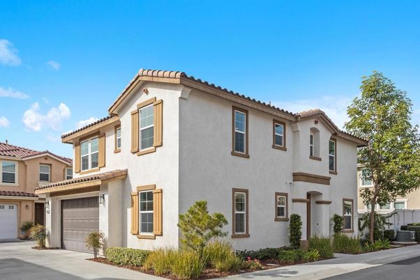 Attached, Exterior, Facade, Mediterranean
