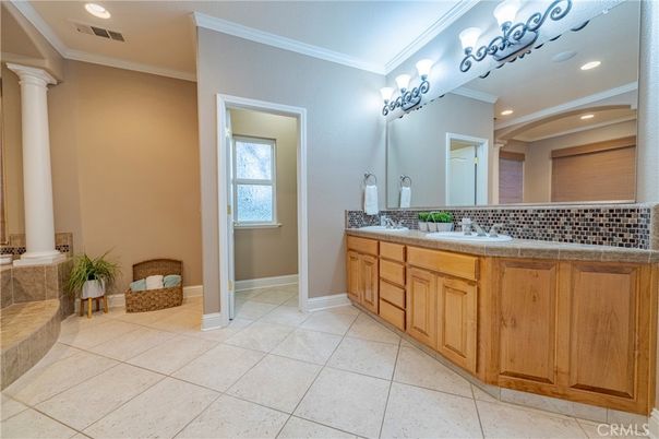 Bathroom, Dual Sink Vanities, Interior, Recessed Lighting