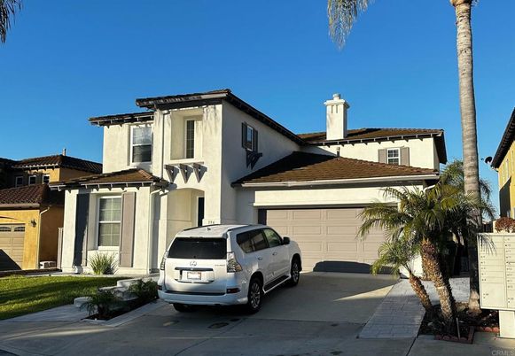 Attached, Exterior, Facade, Mediterranean