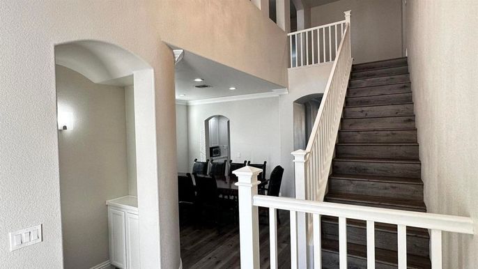 Interior, Recessed Lighting, Wood Texture Flooring