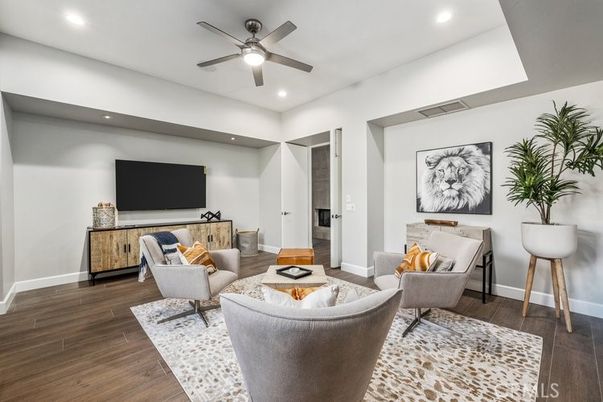 Interior, Living room, Recessed Lighting, Wood Texture Flooring
