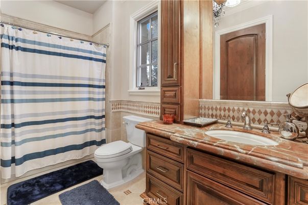 Bathroom, Interior, Tile Countertops