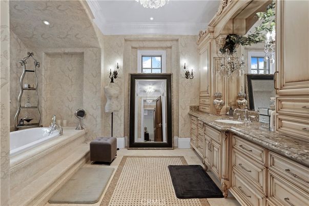Bathroom, Dual Sink Vanities, Interior, Recessed Lighting
