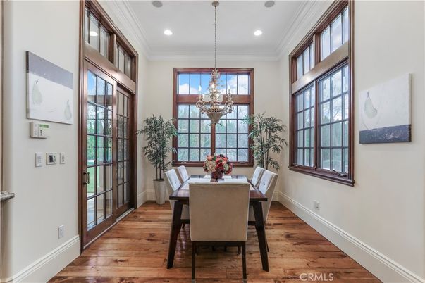 Chandelier, Dining room, Interior, Recessed Lighting, Wood Texture Flooring