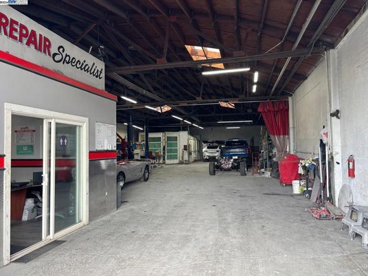 Garage, Interior