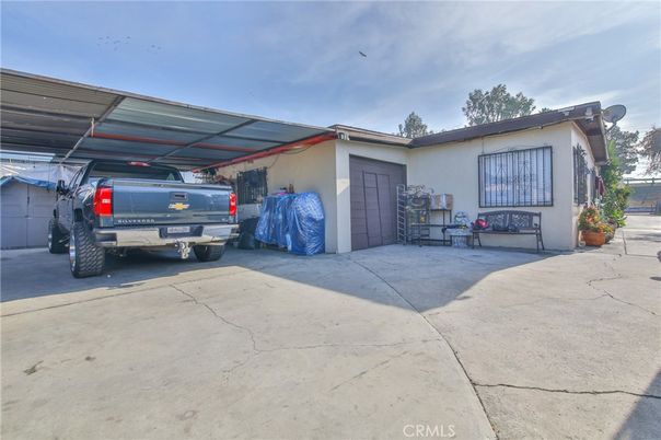 Exterior, Garage