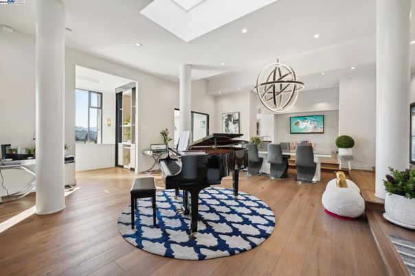 Dining room, Interior, Pendant Lights, Piano, Recessed Lighting, Wood Texture Flooring
