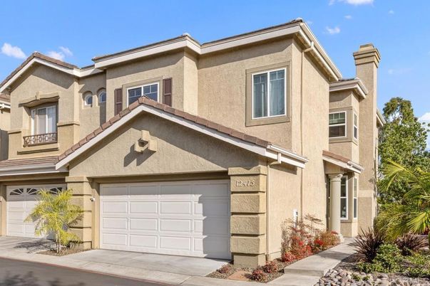 Attached, Exterior, Facade, Mediterranean