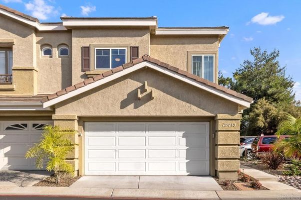 Attached, Exterior, Facade, Mediterranean