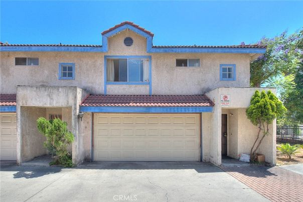 Attached, Exterior, Facade, Mediterranean