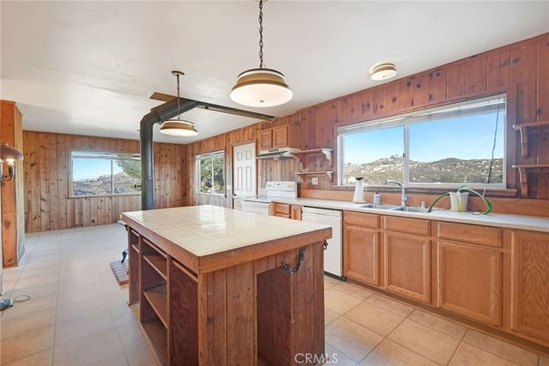 Interior, Kitchen, Pendant Lights, Wooden Walls